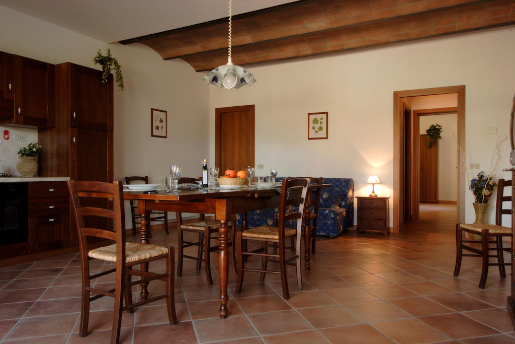 Agriturismo Quattro Pini Кастаньєто-Кардуччі Номер фото