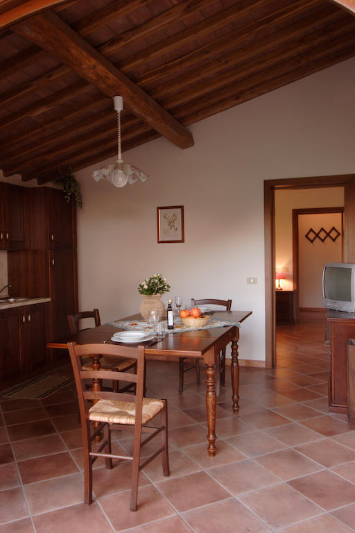 Agriturismo Quattro Pini Кастаньєто-Кардуччі Номер фото