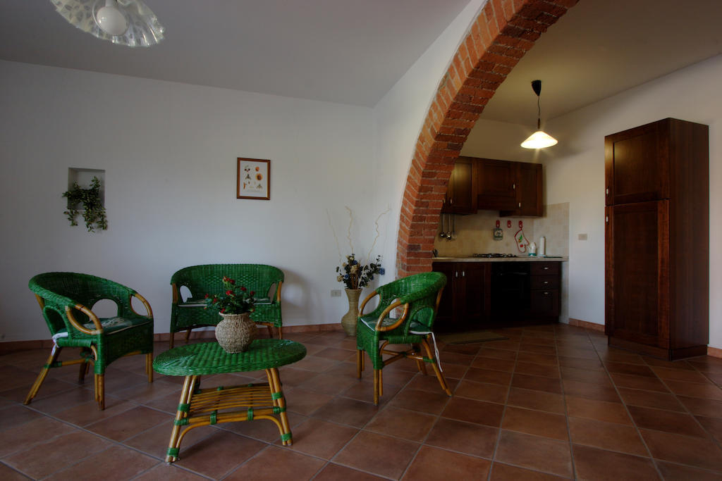 Agriturismo Quattro Pini Кастаньєто-Кардуччі Екстер'єр фото